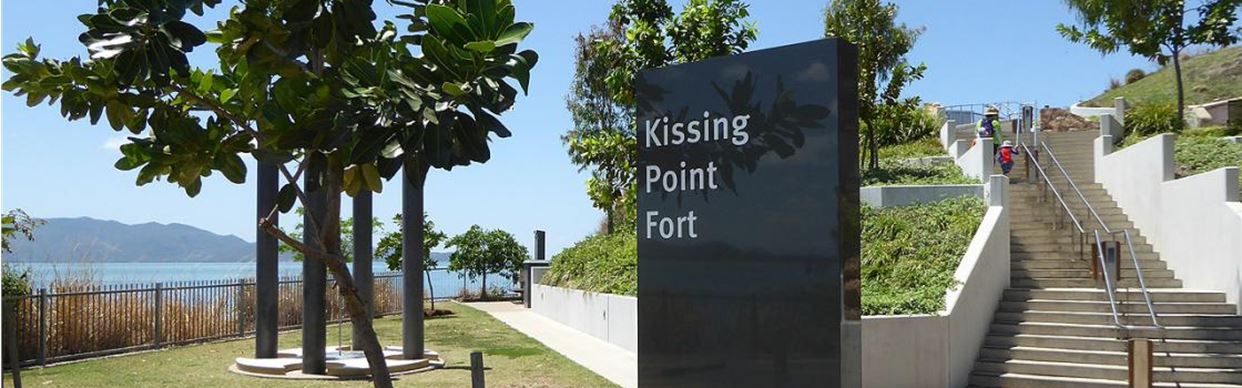 Kissing Point, Forts Lawn